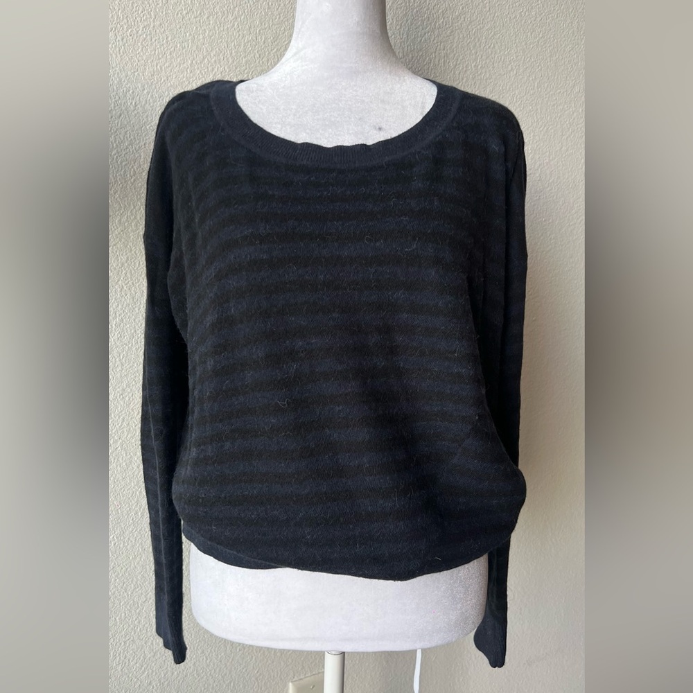 Vince XS navy striped sweater